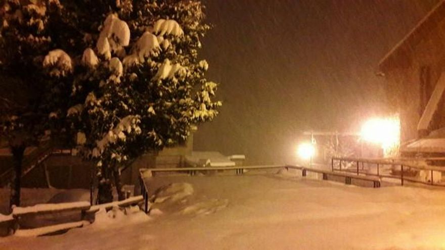 Llánaves de la Reina, entrada ya la noche. / Foto Hotel San Glorio