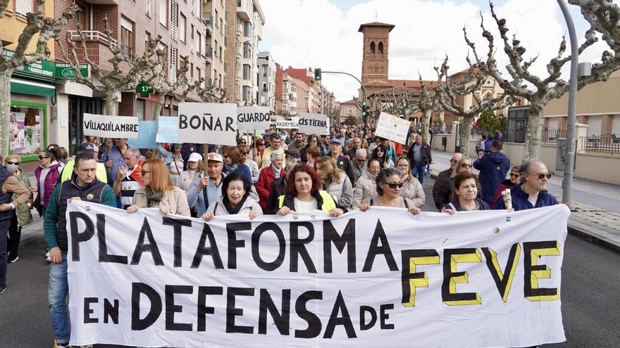 Las Cortes aprueban la enésima iniciativa política para que los trenes de Feve vuelvan a llegar al centro de León