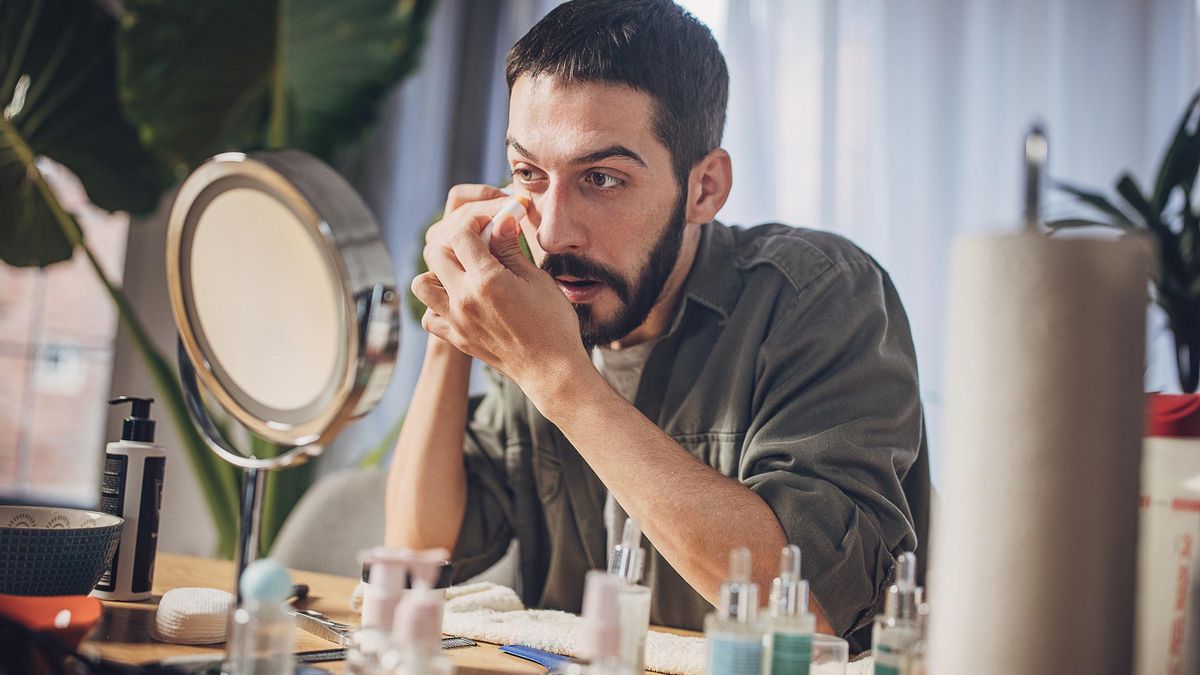 "Aplica el corrector solo donde lo necesites", afirma Bobbi Brown.