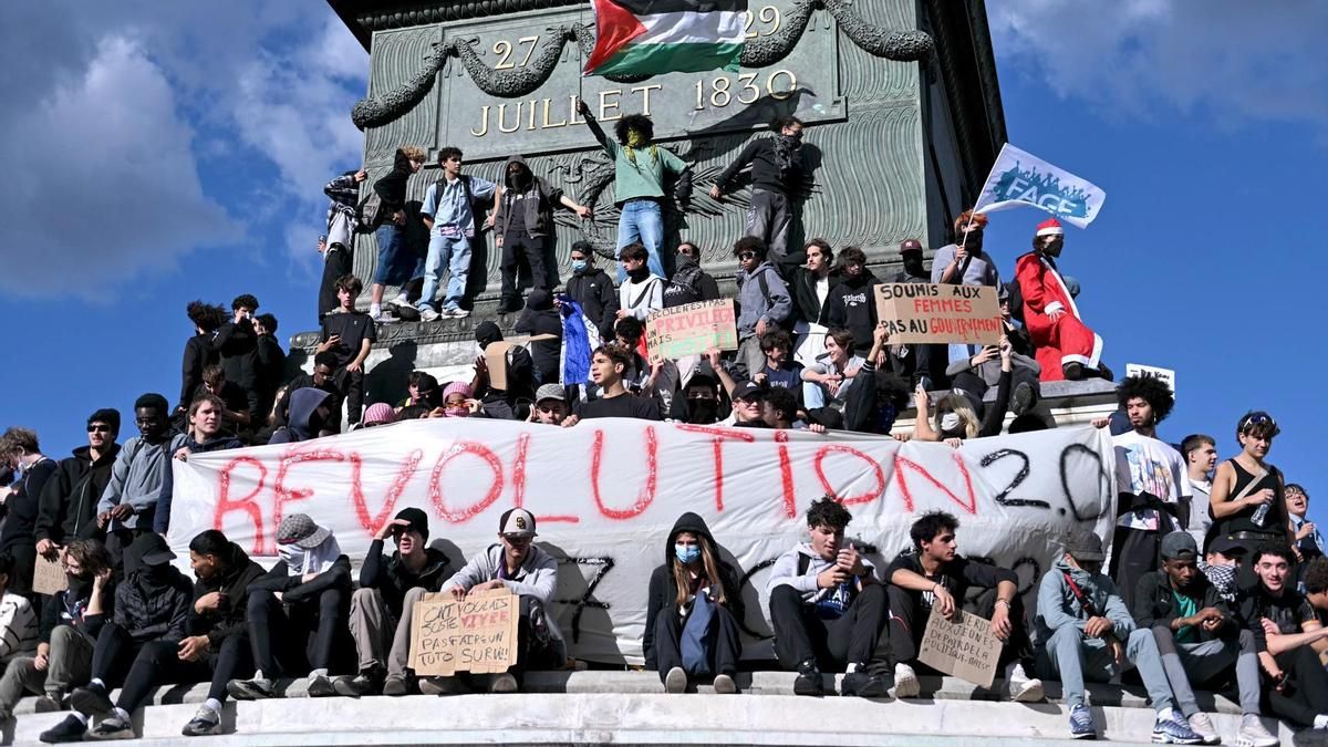 Relatos desde las barricadas estudiantiles en Francia: "La violencia policial me da fuerzas para seguir luchando"