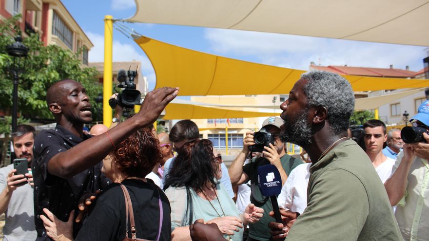 Agitadores de extrema derecha intentan reventar la rueda de prensa de Ione Belarra en Torre Pacheco