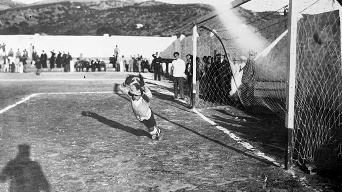 Paco Cobos, portero, en un partido en Cabra