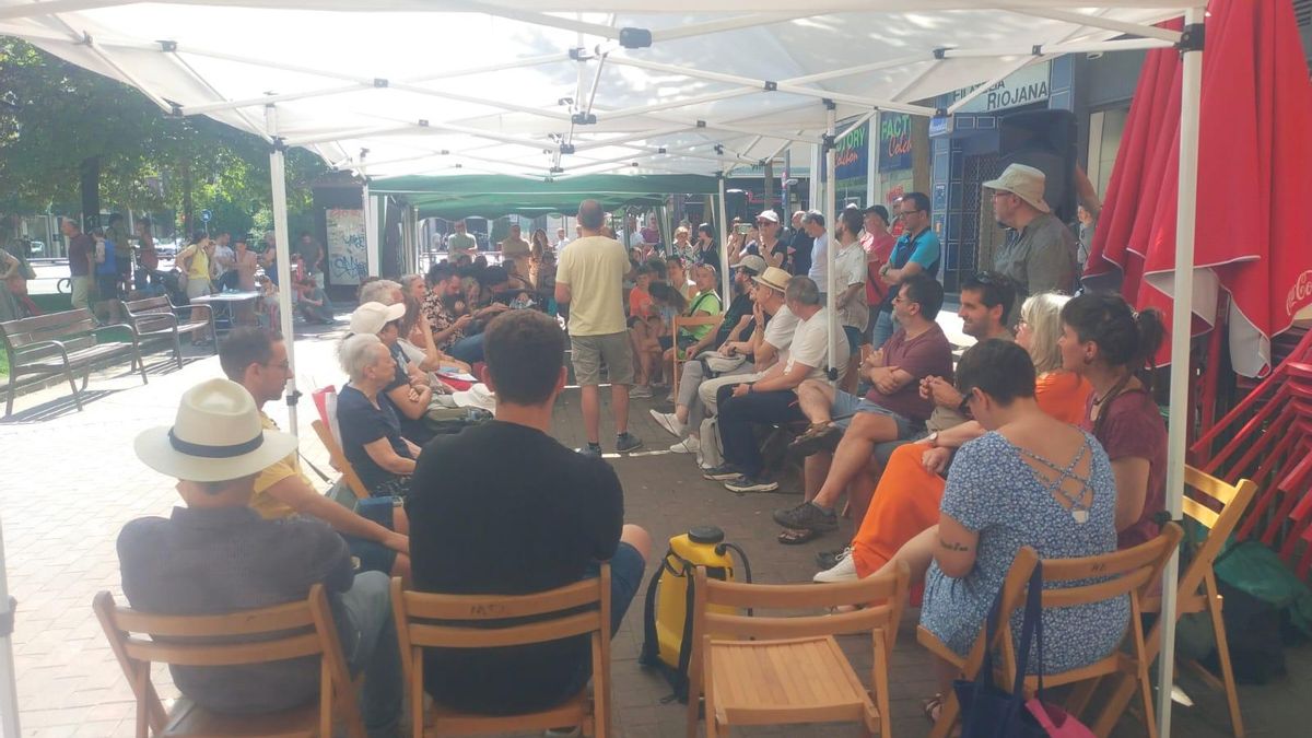 Asamblea de vecinos contra la rotonda de Vara de Rey