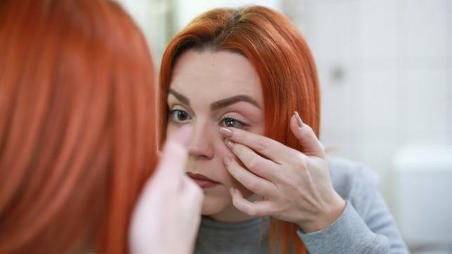 Las precauciones que debes tener en cuenta si usas lentillas para evitar infecciones y bacterias