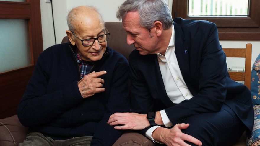 Los trabajadores sociales reclaman a la Xunta "más servicios públicos y menos bonos" para dependientes