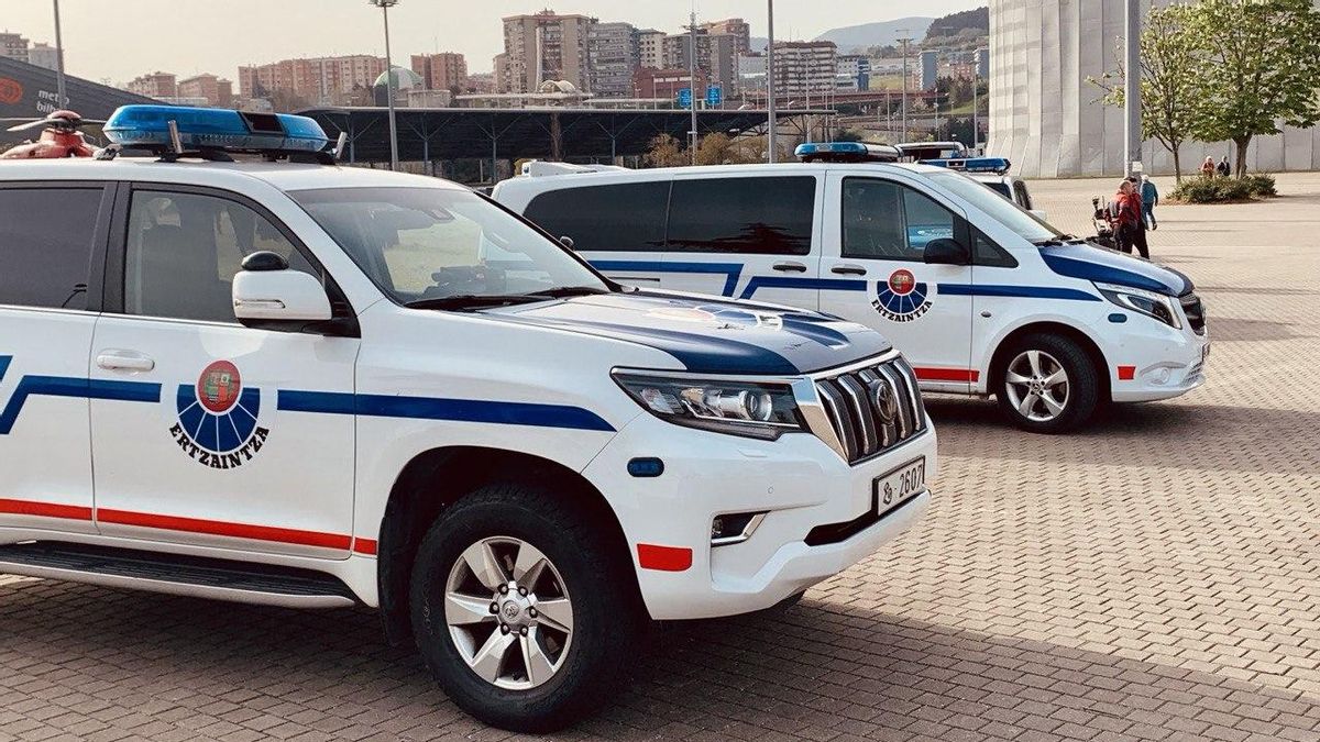 Una mujer denuncia golpes y un hombre es operado de un testículo tras una actuación de la Ertzaintza en Sestao