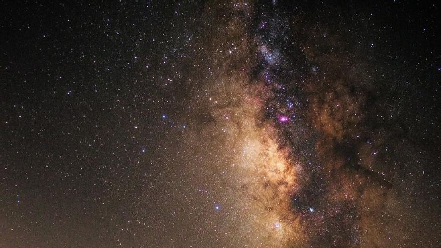 "La contaminación lumínica avanza a una velocidad de locos": el eclipse que pondrá a prueba el cielo de Balears