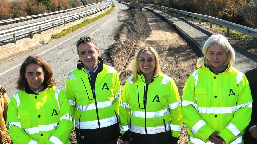 La Junta de Andalucía no formalizó los contratos que adjudicó a la empresa sin empleados ni justificó su solvencia