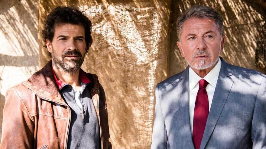 Salvador Martí y Julián en 'El Ministerio del tiempo'