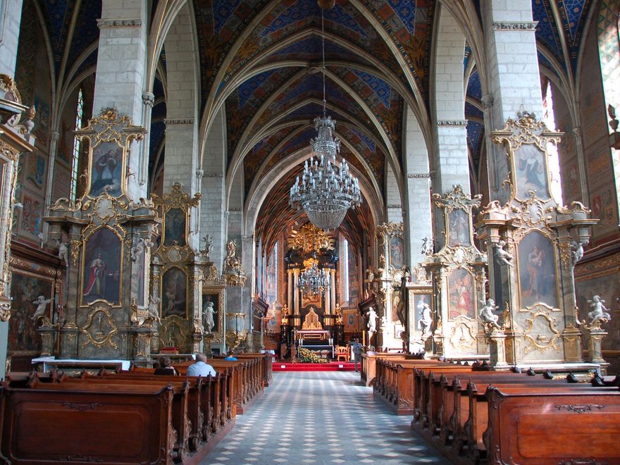 Gótico y barroco se fusionan en las naves de la Catedral de Sandomierz.