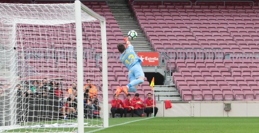 Leandro Chichizola realiza una parada. LaLiga.