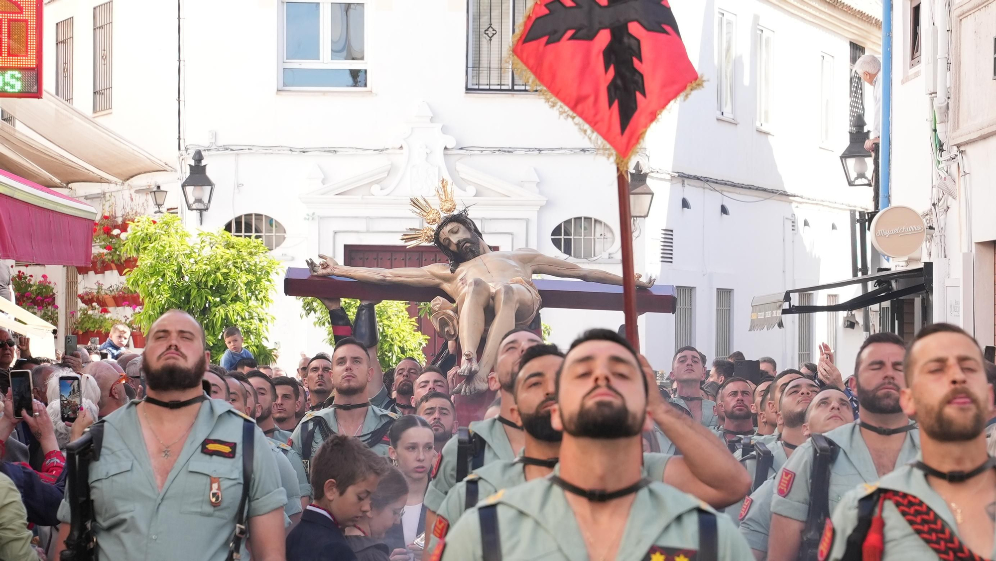 El vía crucis de La Caridad, en imágenes