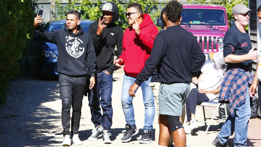 Piden al Supremo de Florida ver si DeSantis se excedió con el envío de migrantes