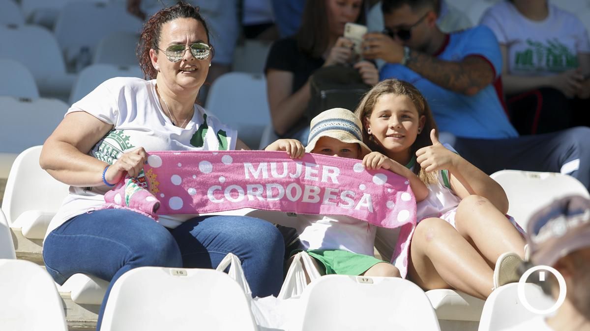 Grada Blanquiverde del partido entre el Córdoba CF y AD Alcorcón
