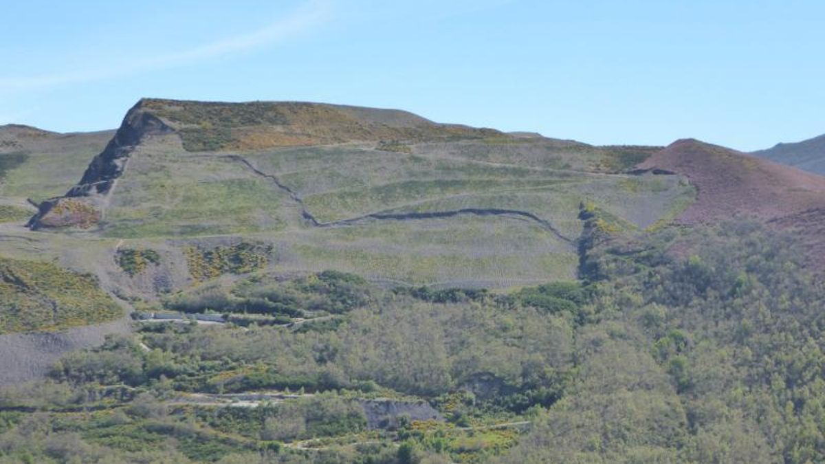 El paraje de la mina a cielo abierto de El Feixolín, una vez recuperado en la actualidad.