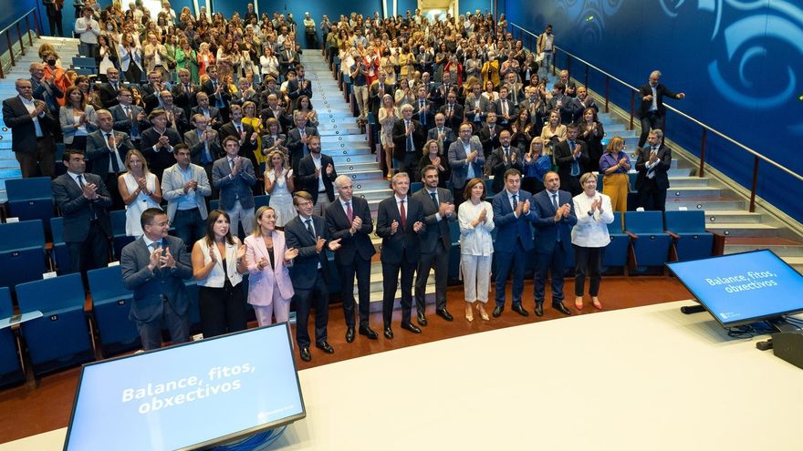 La apuesta de Alfonso Rueda a mitad de legislatura: 25 euros para que las familias vulnerables paguen el material escolar