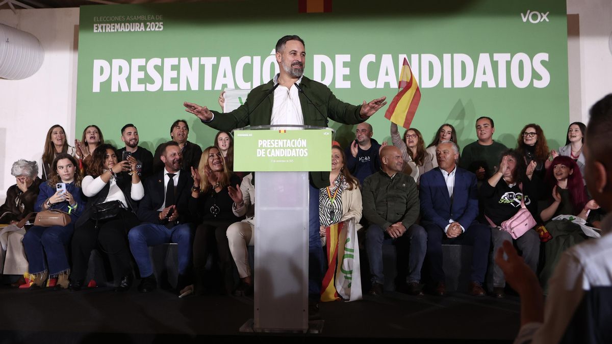 El presidente de Vox, Santiago Abascal, participa en Mérida en un acto de presentación de candidatos para el 21D en Extremadura