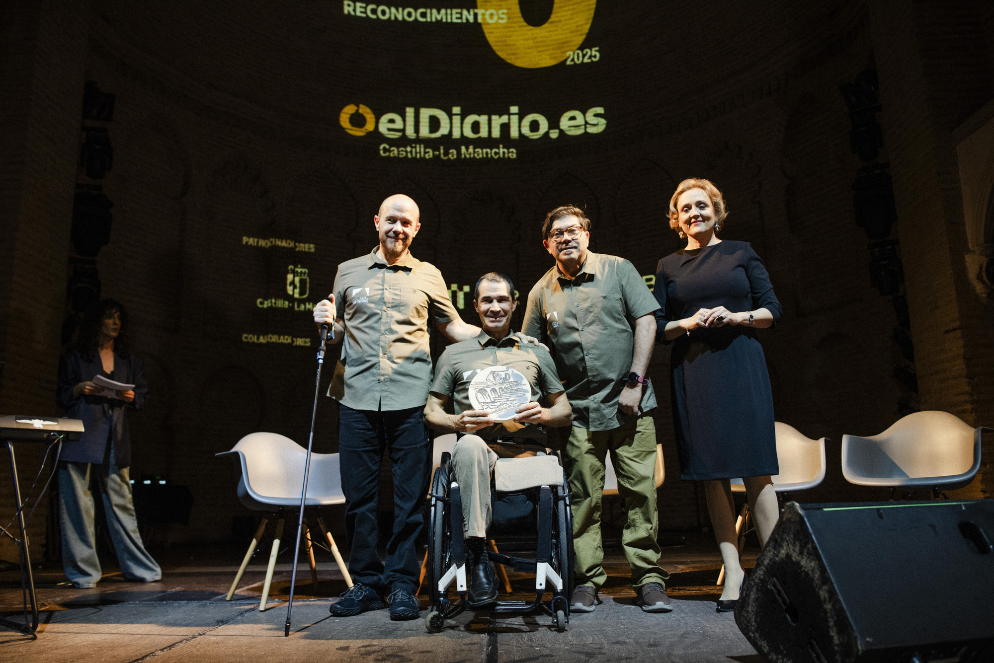 De izquierda a derecha: Adolfo Marco, director del área de inclusión de la Federación de Montaña de Castilla-La Mancha: los montañeros Omar Ortiz y Luis Miguel Gómez ; y Soledad de Frutos, diputada delegada de Hacienda y Presupuesto de la Diputación de Toledo