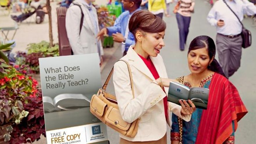 La Audiencia Nacional ratifica una multa a Testigos de Jehová por usar datos sin permiso de médicos dispuestos a "colaborar" con sus creencias