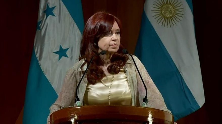 Cristina Kirchner, dura contra los organismos multilaterales y sus "políticas de ajuste" en plena negociación con el FMI