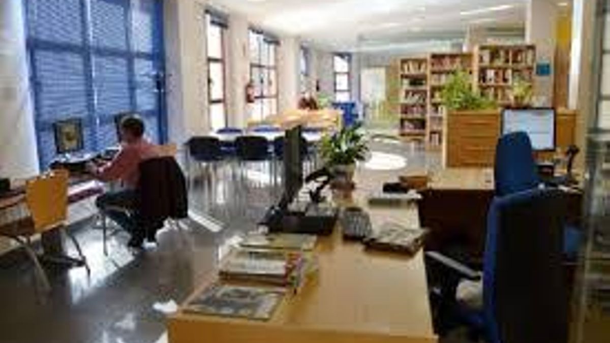 El Ayuntamiento de Oviedo externaliza la dotación de libros a las bibiotecas municipales a una empresa privada de Vigo