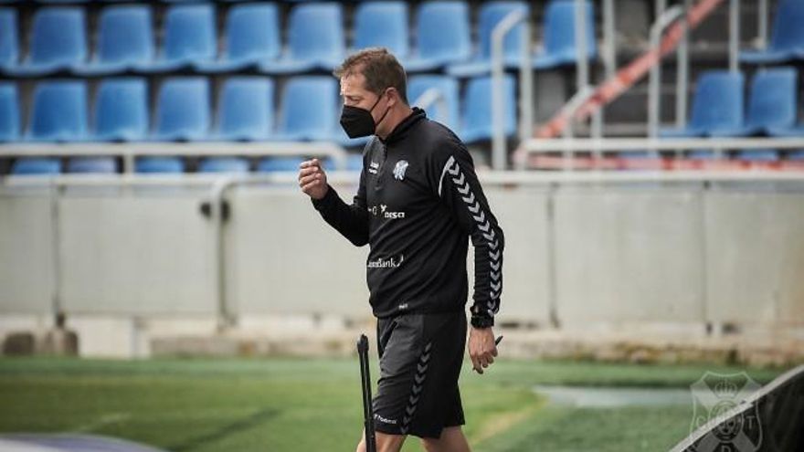 Ramis asegura que no marcará “líneas rojas” para renovar con el Tenerife