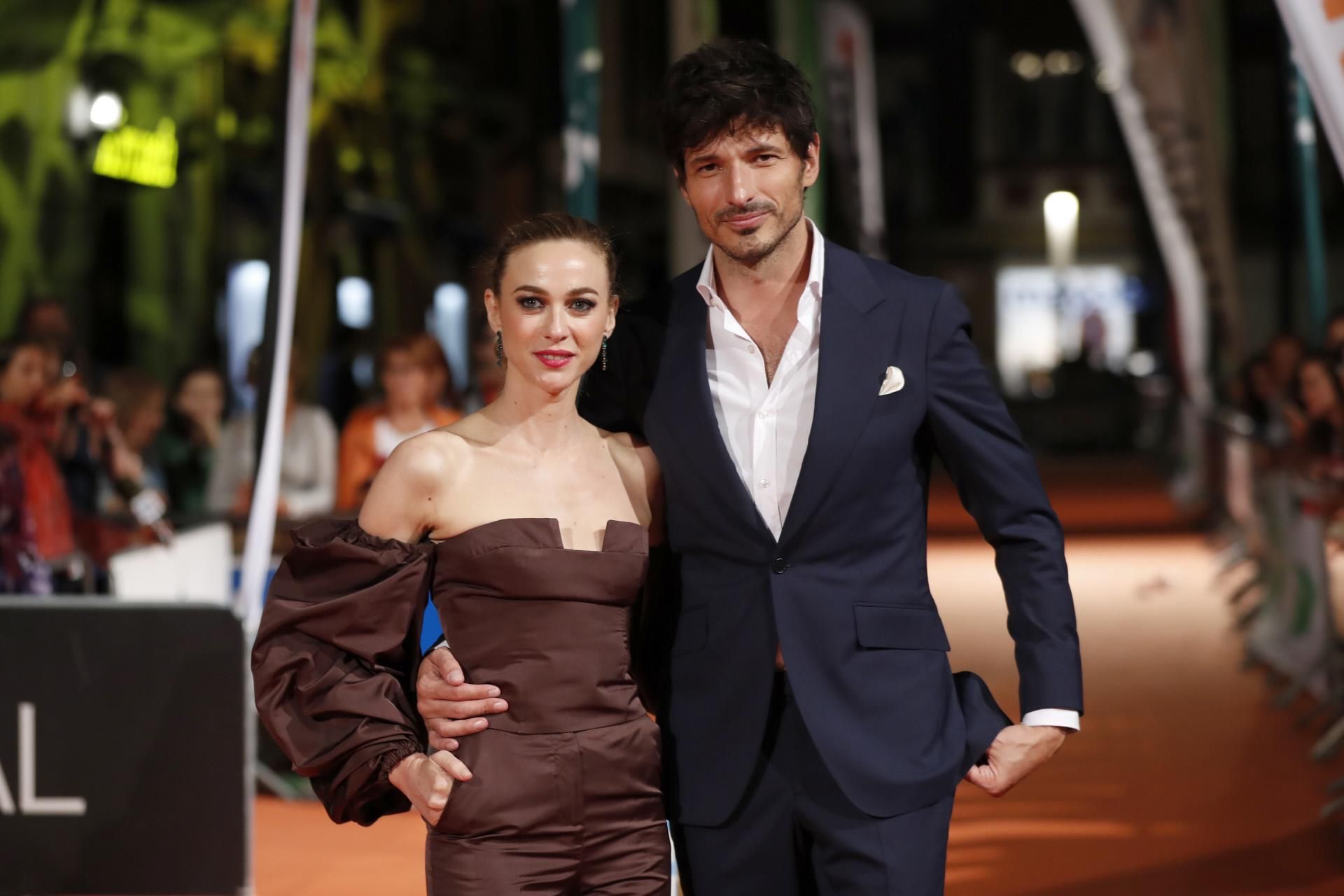 Marta Hazas y Andrés Velencoso en la alfombra naranja del FesTVal 2018