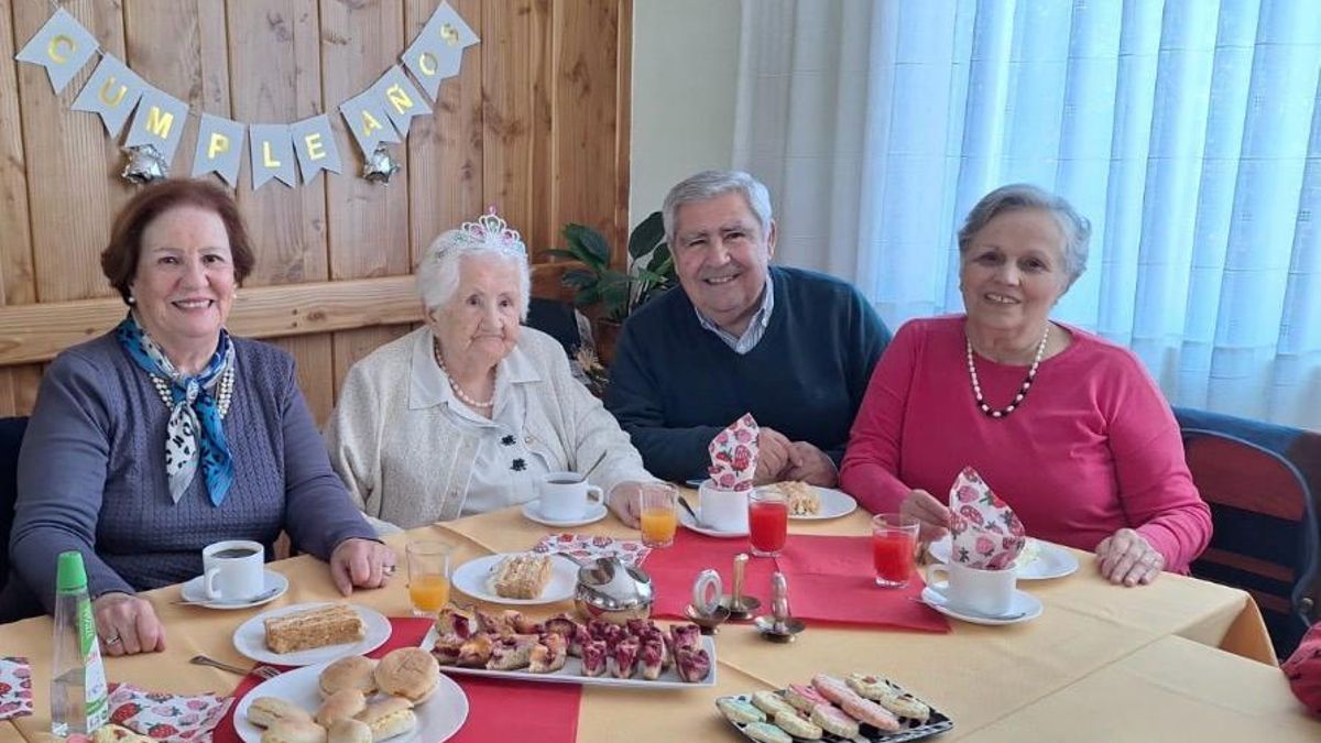 Araceli López, memoria viva de la represión franquista, cumple 108 años en Chile