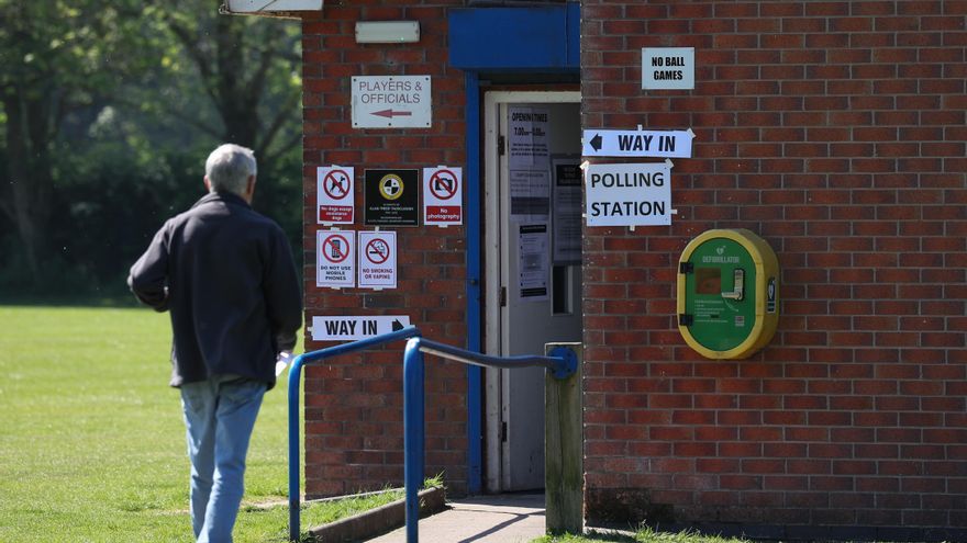 Inglaterra vota en unas elecciones municipales parciales entre temperaturas récord