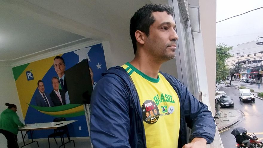 Gustavo Laranjeiras, ingeniero químico de 39 años, en la sede del Partido Liberal en Angra dos Reis.