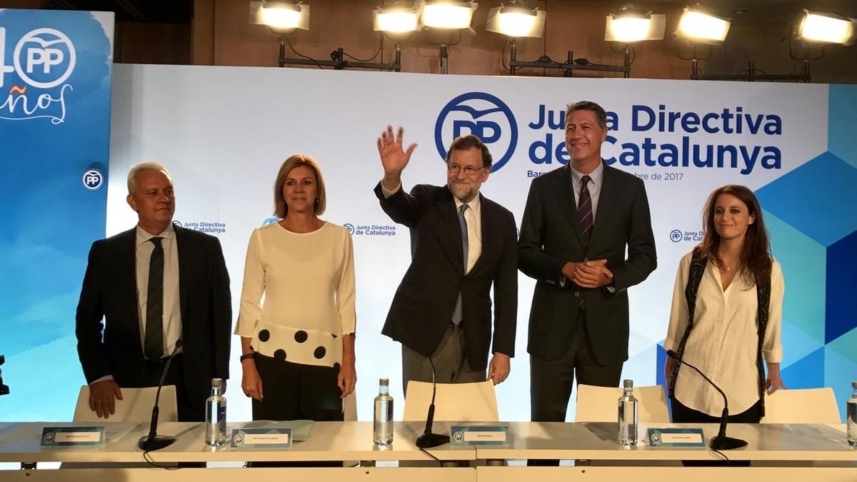 Rajoy felicita a la Guardia Civil por requisar 100.000 carteles de "propaganda del Govern"