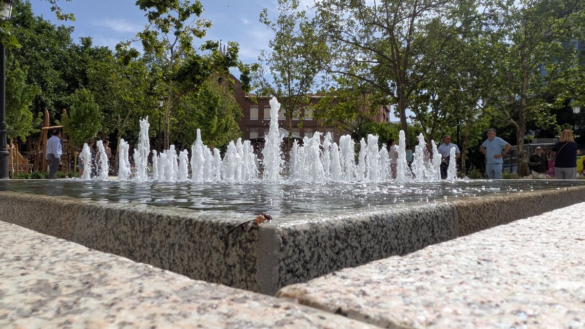 Los chorros de la nueva fuentes de la Plaza de Chamberí