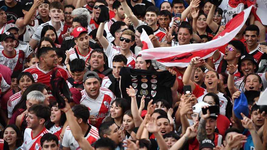 Miles de hinchas de River hacen un "banderazo millonario" previo a la revancha contra Atlético Mineiro