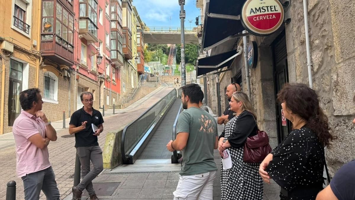 Imagen de la reunión celebrada con vecinos del Rio de la Pila.