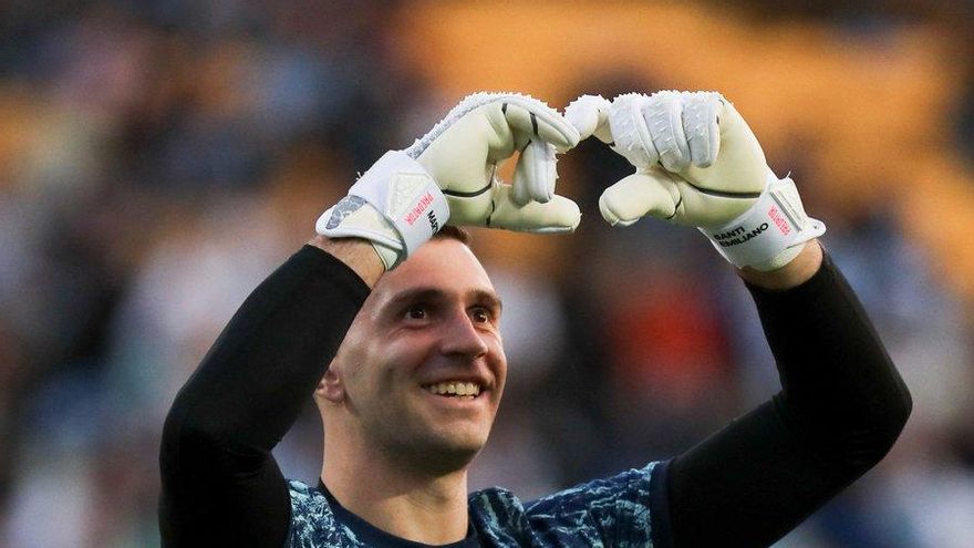 "Dibu" Martínez: "Sabíamos que ganar era un paso gigante y por suerte lo dimos"