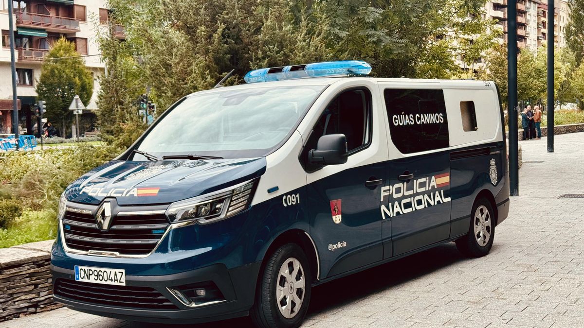 Unidad de la Policía Nacional en un operativo especial en Vitoria con motivo de una visita del jefe del Estado