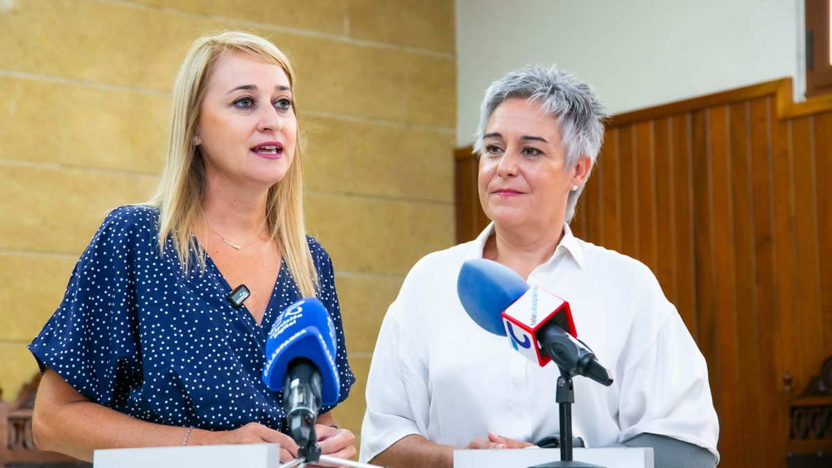 La delegada del Gobierno, Mariola Guevara, junto a la alcaldesa de Calasparra, Teresa García