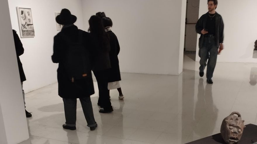 Bellas Artes de la UMA acoge la muestra 'Símbolos y nuevas ficciones' que transita entre lo arqueológico y lo imaginario.