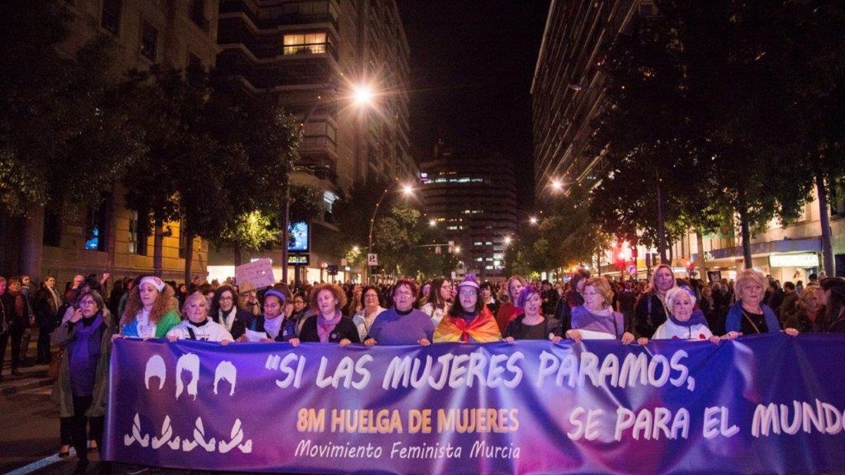 Histórica manifestación feminista en Murcia