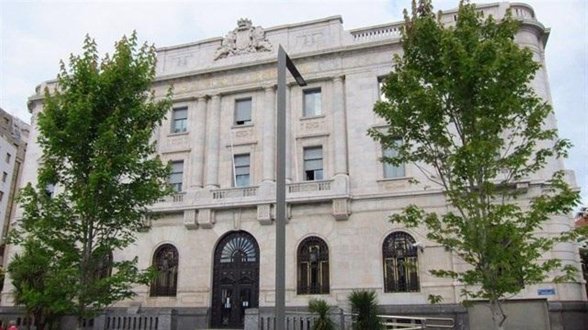 Archivo - Antiguo edificio del Banco de España en Santander (Archivo)