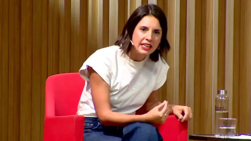 Irene Montero en el acto junto a Gabriel Rufián