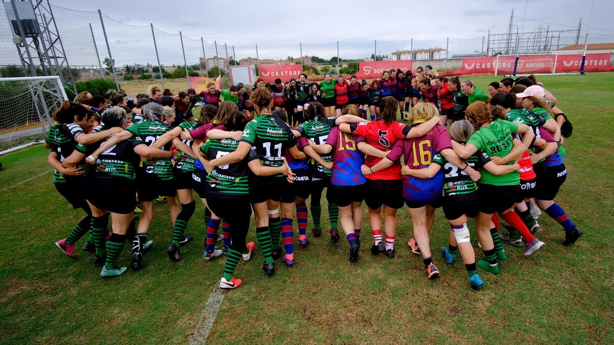 Los equipos femeninos de la liga Máter hacen piña entre partidos