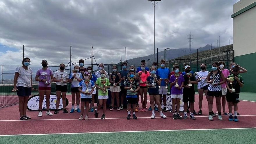 La cantera insular del tenis se exhibe en el primer torneo del cuarto Circuito FITT