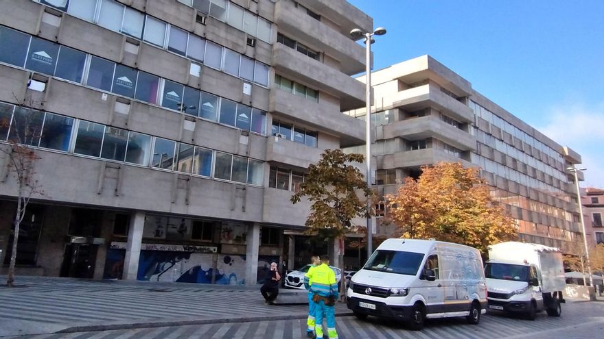 Almeida prorroga otra vez la concesión franquista a la empresa que paga 383 euros al mes por dos edificios municipales