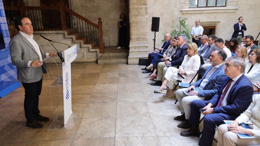 Els paranys dels primers pressupostos de Pérez Llorca: 2.000 milions d’ingressos ficticis pel dèficit o la dependència
