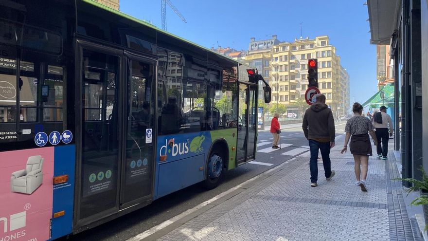 Un autobús urbano de Donostia, en la tarde de este martes