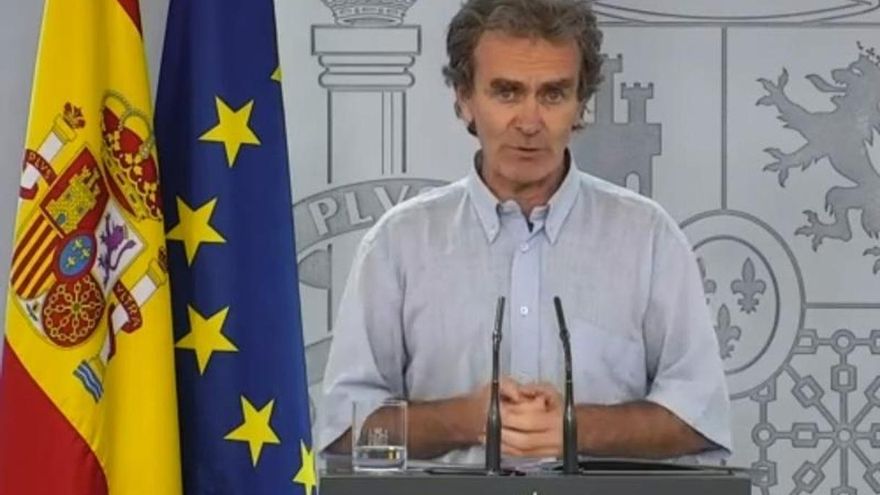 Captura de la señal institucional de Moncloa de la rueda de prensa ofrecida este martes por el director del Centro de Alertas y Emergencias Sanitarias, Fernando Simón, sobre la gestión de la crisis por el coronavirus.