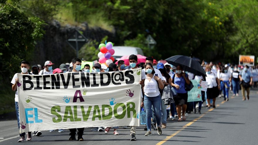 Cientos de salvadoreños invitan a jóvenes a quedarse en el país y no migrar