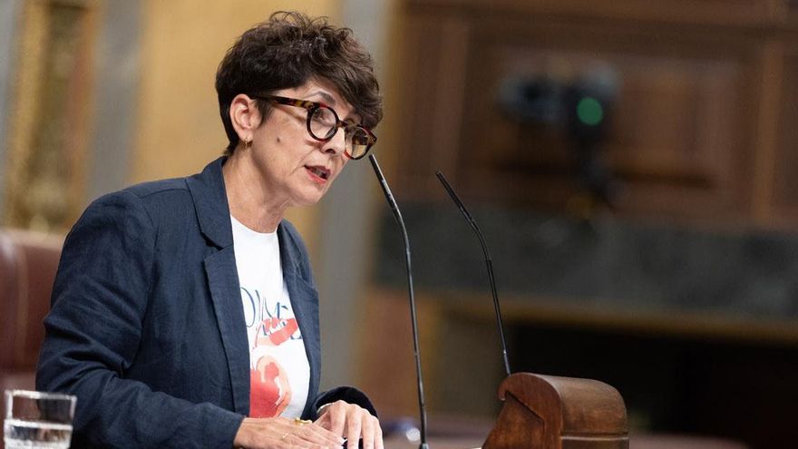 Maribel Vaquero Montero, portvoz del PNV, en la tribuna del hemiciclo