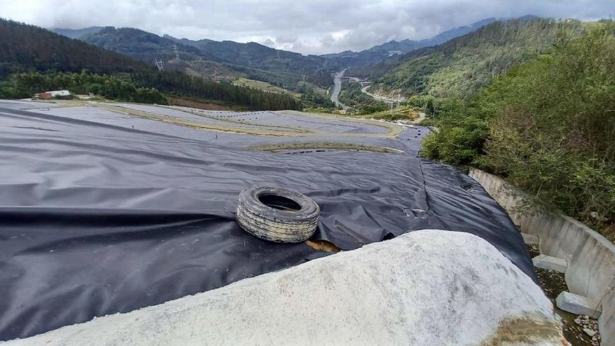 Sin mantenimiento, lixiviados o gases: el vertedero de Zaldibar vuelve a ser un riesgo seis años después del derrumbe